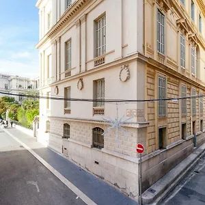 https://appartement-nice-cours-saleya.fr-provencehotel.com